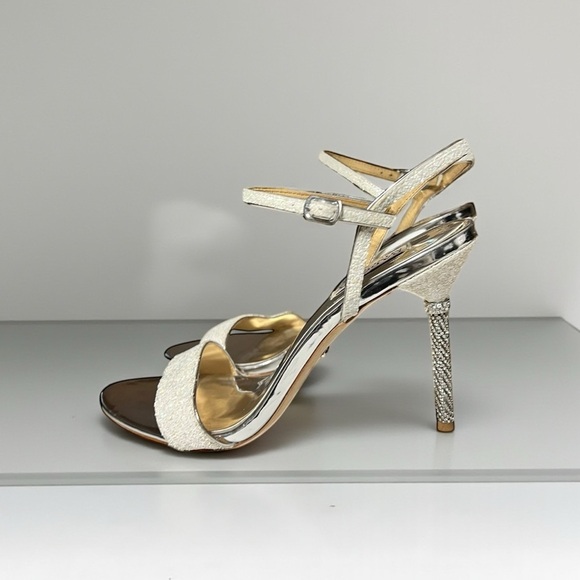 🌻Badgley Mischka Olympia White Gray Sparkly Glittered Evening Sandal Size 8.5 - Picture 2 of 15